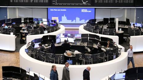 European shares dip as France faces hung Parliament